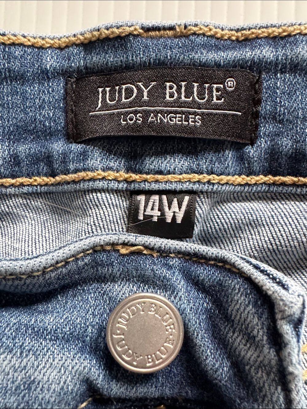 Judy Blue women’s straight leg jeans in Washed Denim Blue. Size 14W - Picture 3 of 13